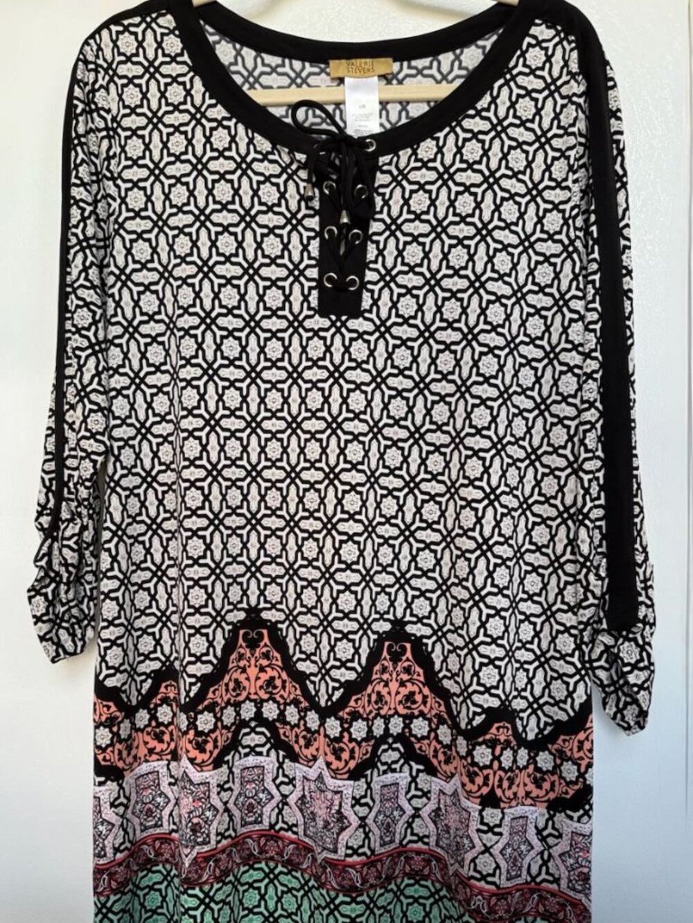 Valerie Stevens Black, White, Coral, Mint, Pink Border Geo Lace-Up Tunic L/G